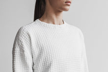 Load image into Gallery viewer, WOMEN'S QUILTED CREW PULLOVER
